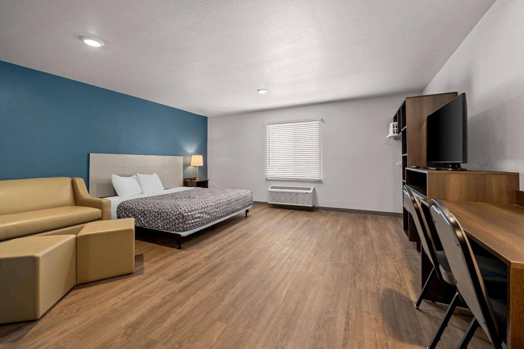 Woodspring Suites Loves Park - Rockford Екстериор снимка